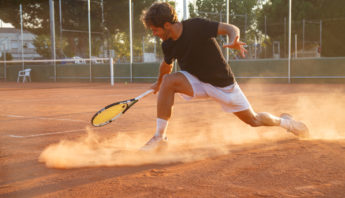 sportif de haut niveau qui pratique le tennis