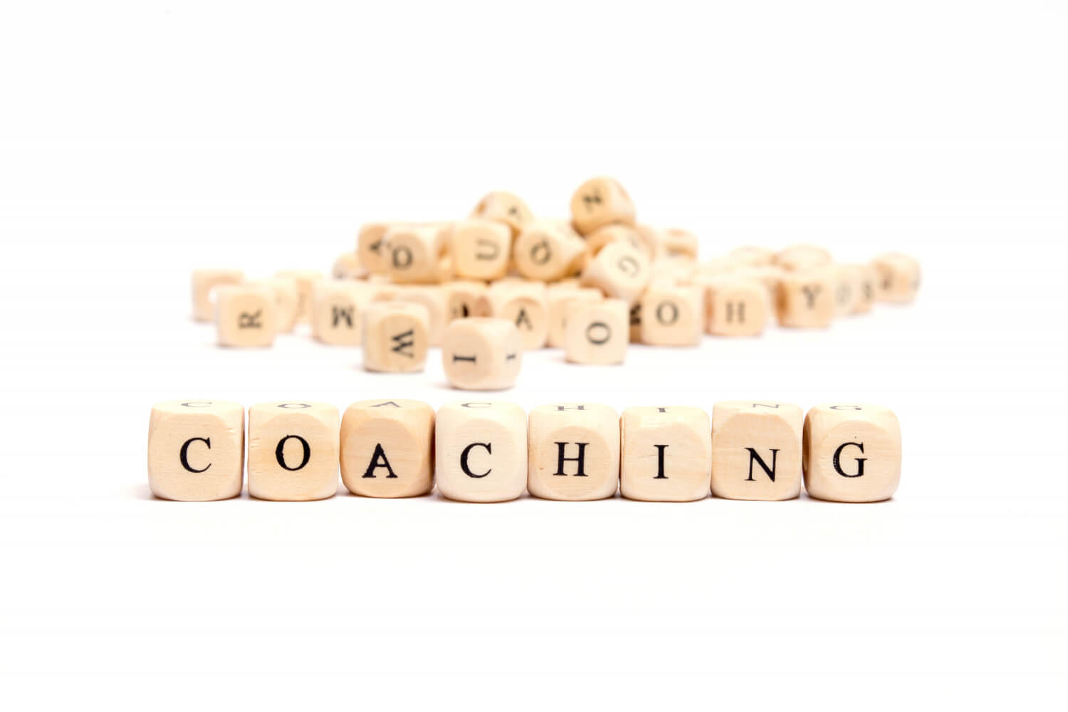 Petits cubes avec inscrits dessus : "coaching"